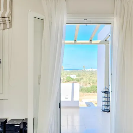 Welcoming In Naxos With Sea And Mountain Views *